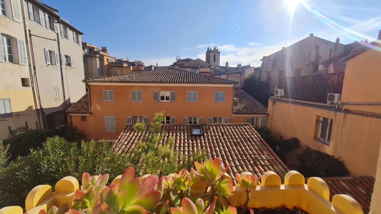 Sunny Apartment With Nice View In History City Center Aix-en-Provence Exterior photo